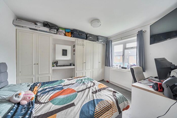 3 Bedroom Terraced House For Sale In Blundell Road, Edgware, HA8