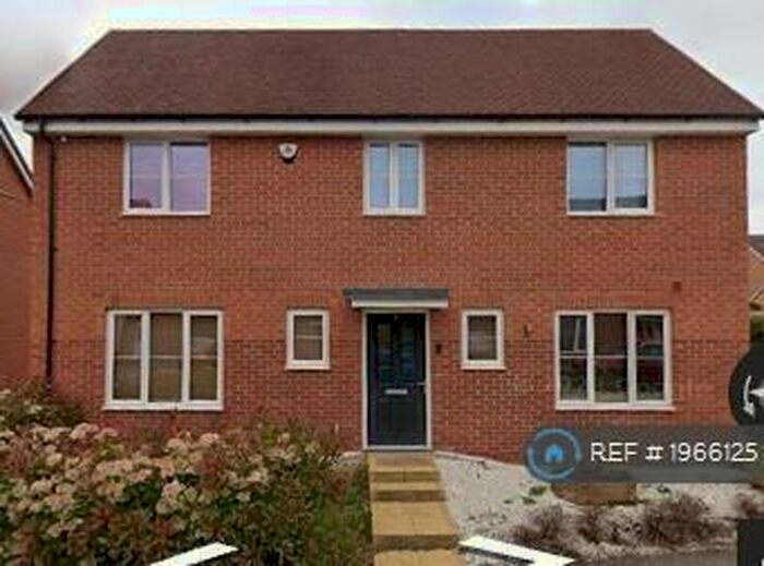 Houses to rent in Calshot Drive, Milton Keynes, MK4