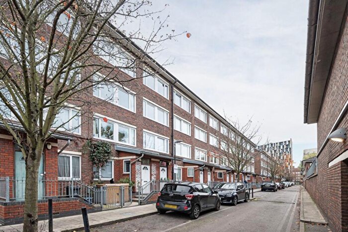 2 Bedroom Flat To Rent In Tolsford Road, Hackney Downs, London, E5