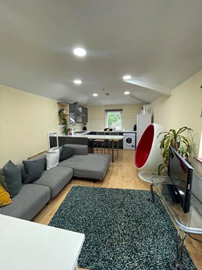 3 Bedroom Apartment To Rent In Stacey Road, Cardiff, CF24