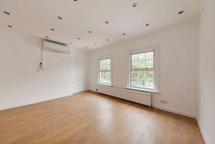 3 Bedroom Semi-Detached House To Rent In Park Lane, Romford, RM6