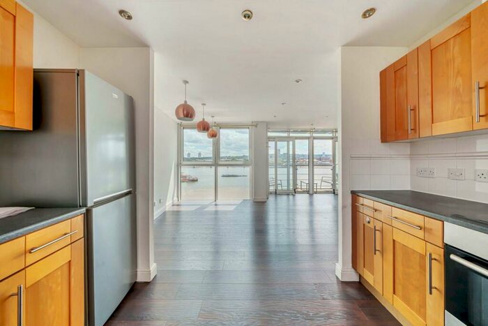 3 Bedroom Flat To Rent In Lowestoft Mews, Gallions Reach, London, E16