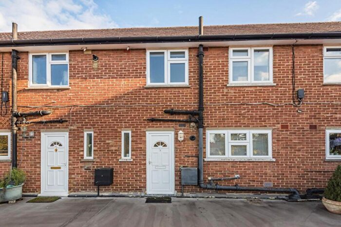 3 Bedroom Apartment For Sale In Packhorse Road, Gerrards Cross, Buckinghamshire, SL9