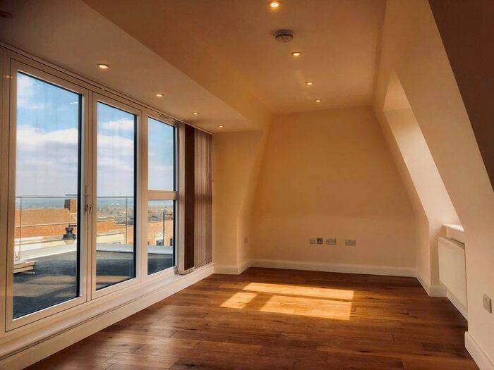 2 Bedroom Flat To Rent In Tavistock Place, Chase Side, London, N14