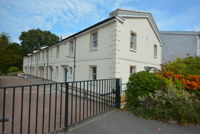 2 Bedroom Flat To Rent In Grove Hill Road, Tunbridge Wells, TN1