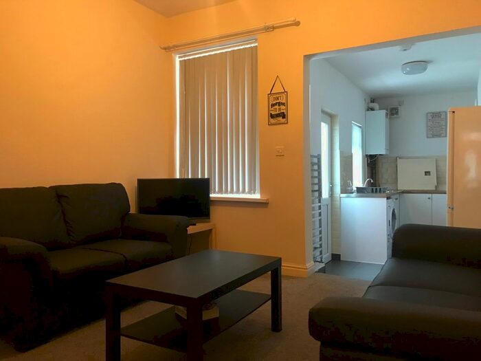 3 Bedroom Terraced House To Rent In Milner Road, Selly Park, Birmingham, West Midlands, B29