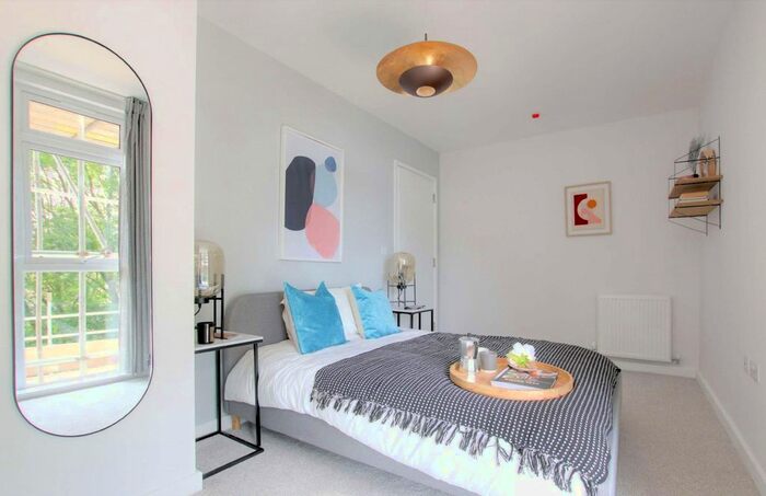 2 Bedroom Flat To Rent In Wych Elm, Harlow, Essex, CM20