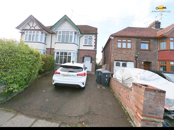 3 Bedroom Semi-Detached House To Rent In Fountains Road, Luton, LU3
