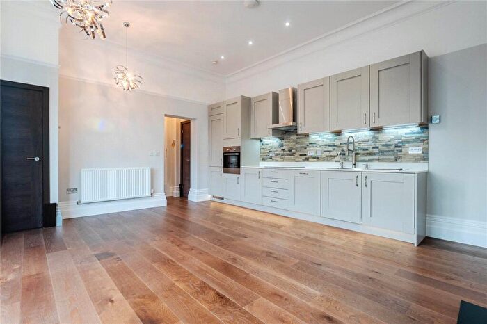 1 Bedroom Apartment To Rent In Old School House, Frances Drive, Dunstable, Bedfordshire, LU6