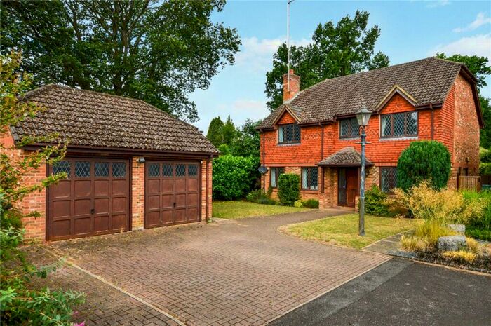 4 Bedroom Detached House To Rent In Melbury Close, West Byfleet, Surrey, KT14
