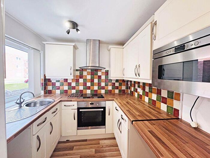 2 Bedroom Flat For Sale In Ground Floor Flat, Wharfedale Court, Chester Avenue, Poulton-Le-Fylde, FY6