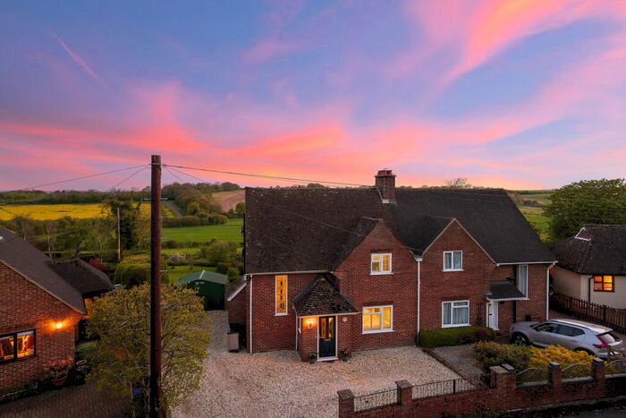3 Bedroom Semi-Detached House For Sale In Oakley Road, Tadley, RG26