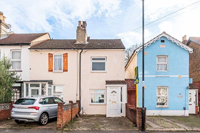 2 Bedroom Property To Rent In Addington Road, Croydon, CR0