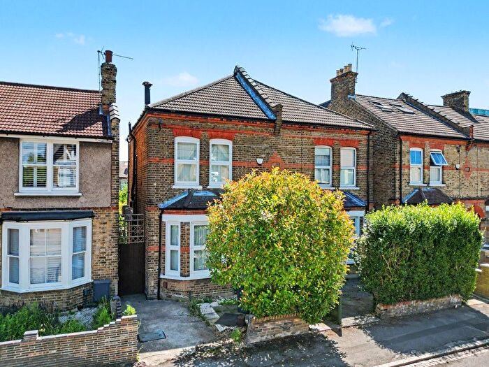 3 Bedroom Property For Sale In Coleridge Road, Finchley, N12