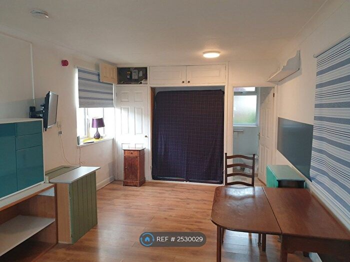 Studio To Rent In Hendford Grove, Yeovil, BA20