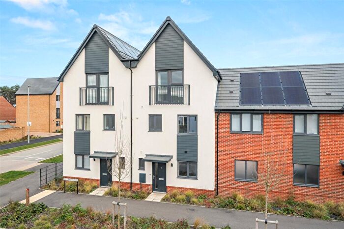 3 Bedroom House To Rent In Ireland Road, Bucklers Park, Crowthorne, RG45