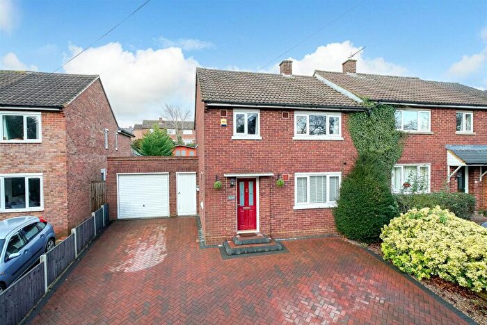 3 Bedroom Semi Detached House For Sale In Coningsby Bank, St. Albans, AL1