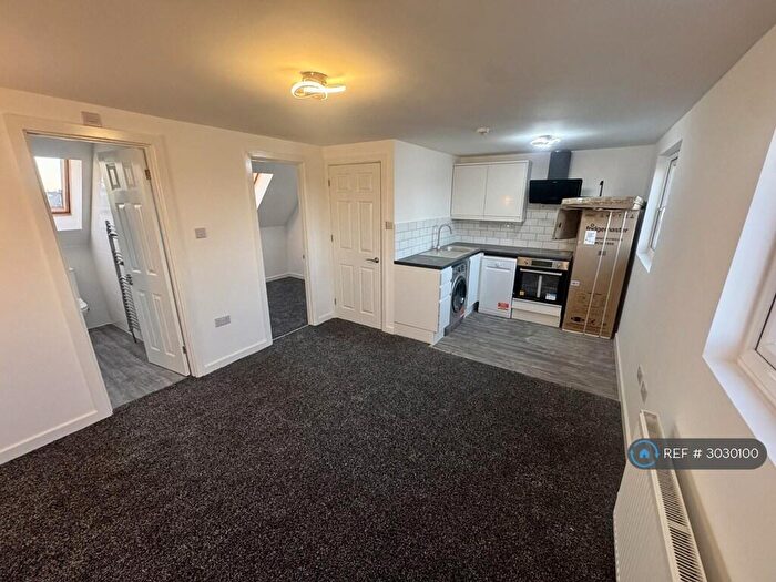 1 Bedroom Flat To Rent In Crossways Road, Mitcham, CR4