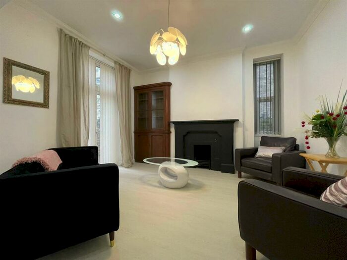 1 Bedroom Flat To Rent In Richmond Road, Cardiff, CF24