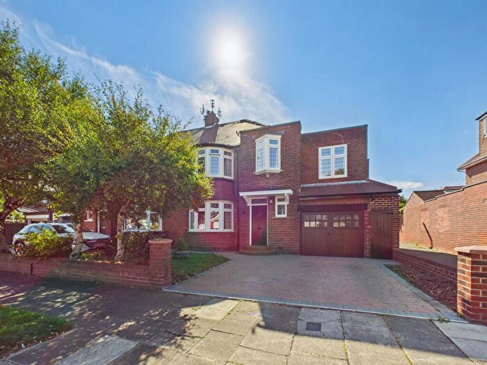 4 Bedroom Semi-Detached House For Sale In Kendal Avenue, Cullercoats, NE30