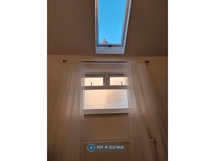 Studio To Rent In Endersleigh Gardens, London, NW4