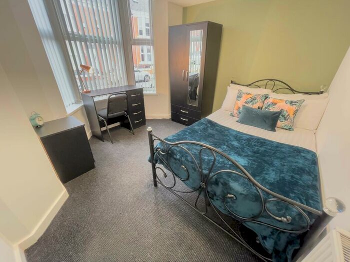 4 Bedroom House To Rent In Empress Road, L7