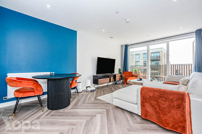 2 Bedroom Apartment For Sale In Regal Walk, Bexleyheath, DA6