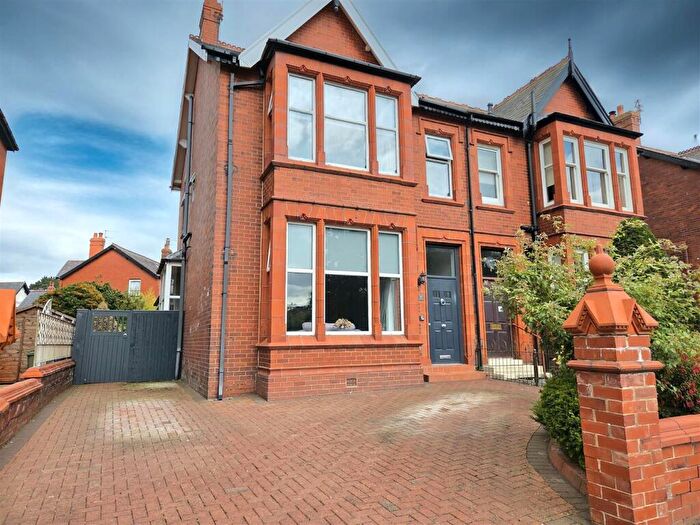 5 Bedroom Semi-Detached House For Sale In Park View Road, Lytham, FY8