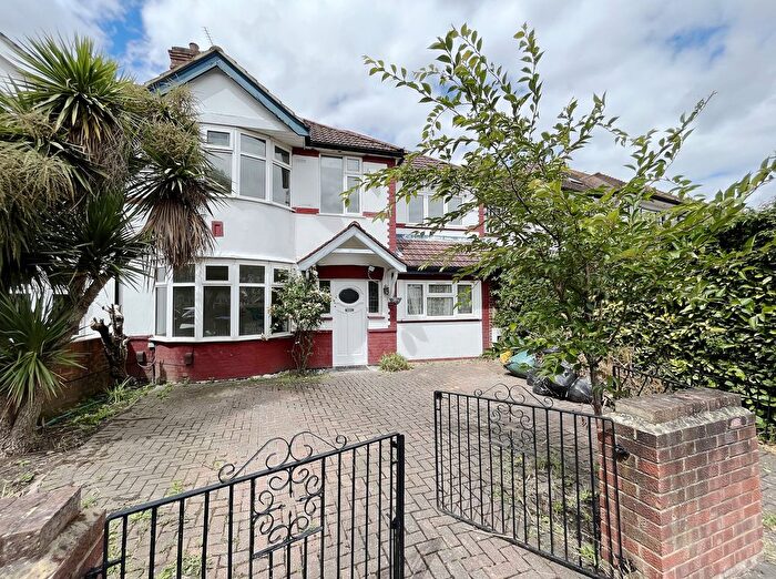 5 Bedroom Semi-Detached House To Rent In The Drive, Isleworth, TW7