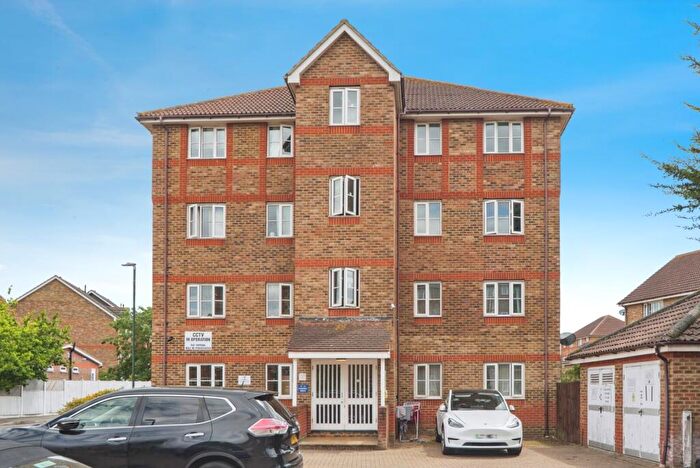 2 Bedroom Flat For Sale In Fairway Drive, London, SE28