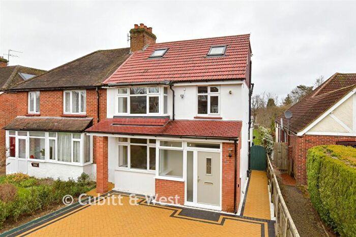 4 Bedroom Semi Detached House For Sale In Cobham Road, Leatherhead, Surrey, KT22