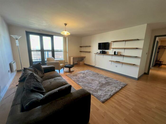 2 Bedroom Apartment To Rent In Queens Court, Queens Dock Avenue, Hull, HU1
