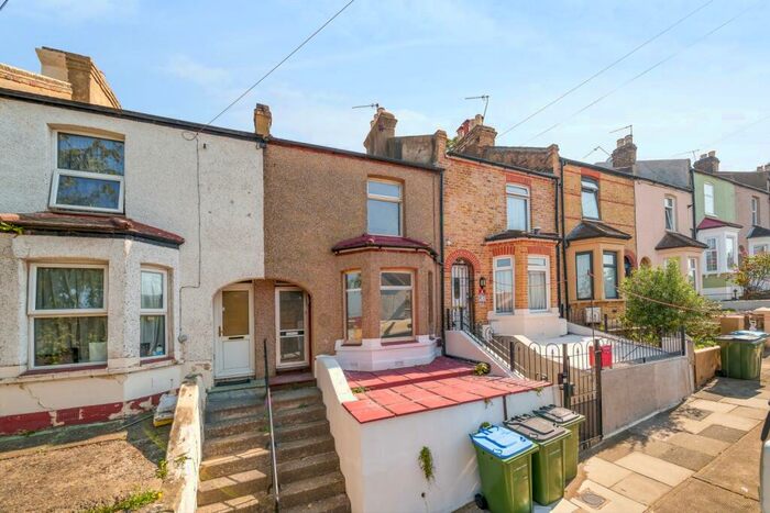 3 Bedroom Terraced House To Rent In Sladedale Road London, SE18