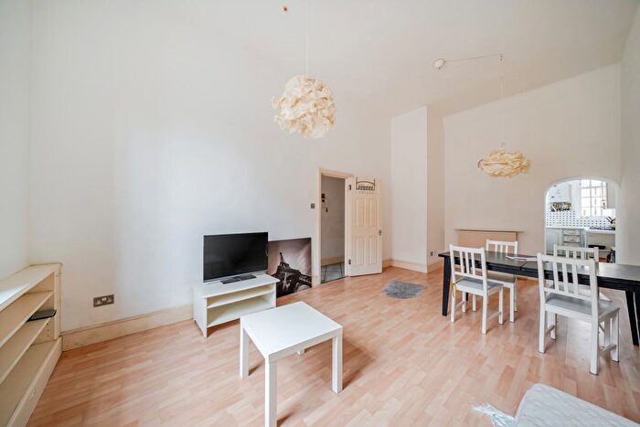 2 Bedroom Flat To Rent In West Park Road, Southall, Middlesex, UB2