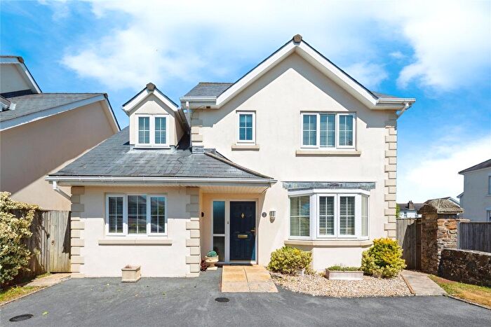 4 Bedroom Detached House For Sale In Clos Bronheulog, Burry Port, Carmarthenshire, SA16