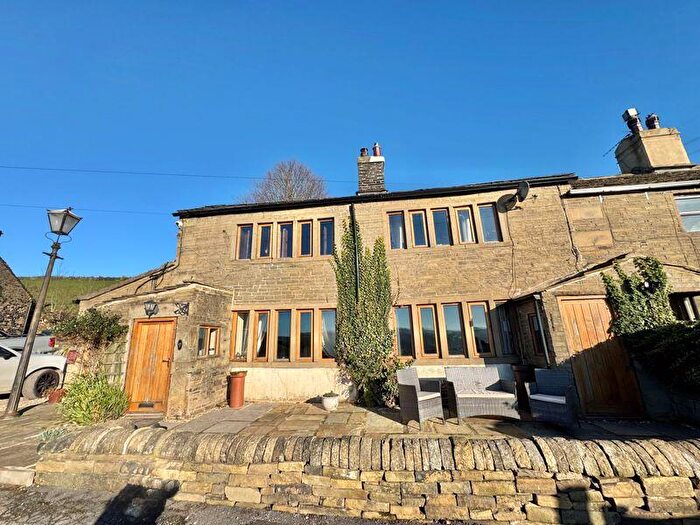 4 Bedroom Semi Detached House For Sale In Park Nook, Southowram, HX3