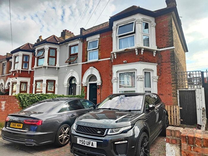3 Bedroom Semi-Detached House To Rent In Hazeldene Road, Ilford, Ilford, IG3