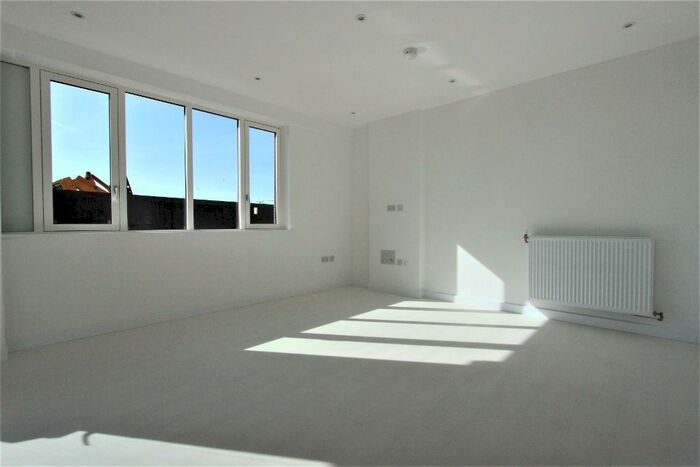 1 Bedroom Flat To Rent In Kings Hill, Barking, Barking, IG11