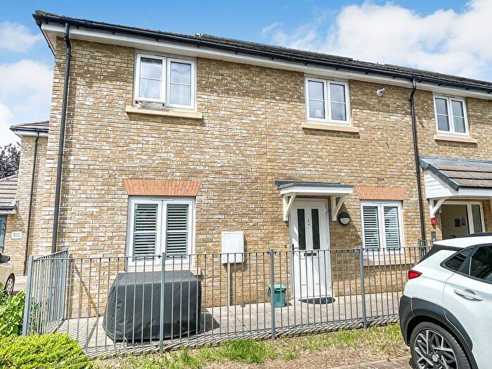 1 Bedroom Flat For Sale In Flux House Blacksmith Close, Sunbury-On-Thames, TW16