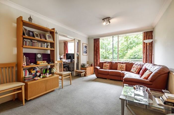 3 Bedroom Flat To Rent In North Bank, London, NW8