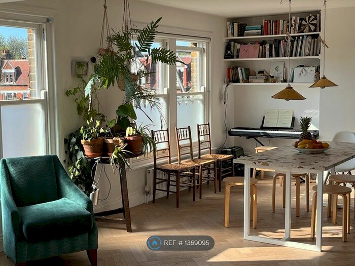 3 Bedroom Flat To Rent In Albion Road, London, N16