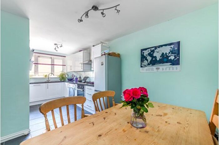 2 Bedroom Flat To Rent In Surr Street, Islington, N7
