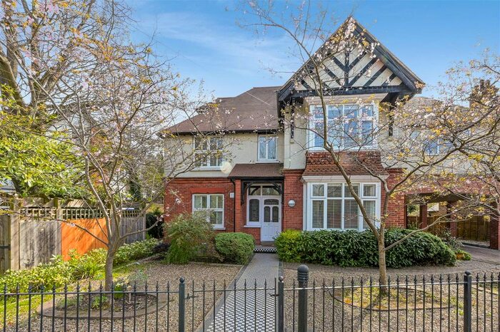 1 Bedroom Flat To Rent In Tower Road, Tadworth, KT20