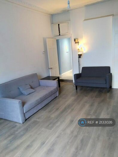 Studio To Rent In Merton House, London, NW4