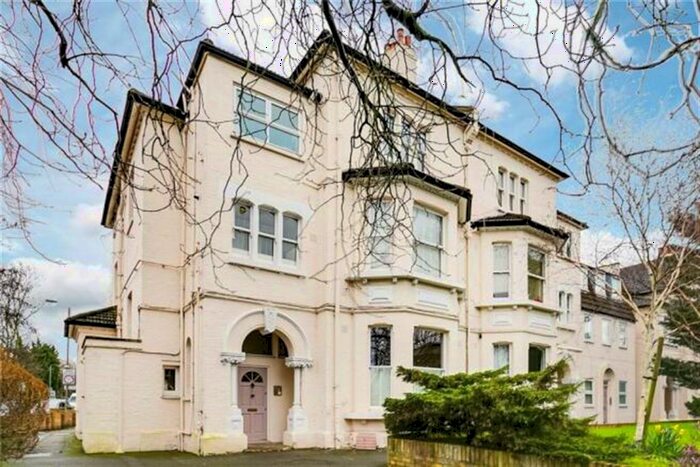 2 Bedroom Flat To Rent In Earlsfield Road, London, SW18