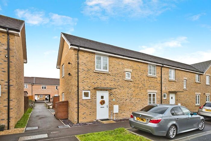 3 Bedroom Semi-Detached House For Sale In Kite Place, Brympton, Yeovil, BA22