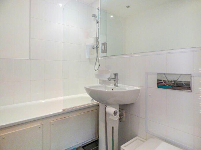 1 Bedroom Flat To Rent In Apt Dain Court, B29