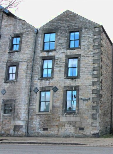 2 Bedroom Flat To Rent In St. Georges Quay, Lancaster, LA1