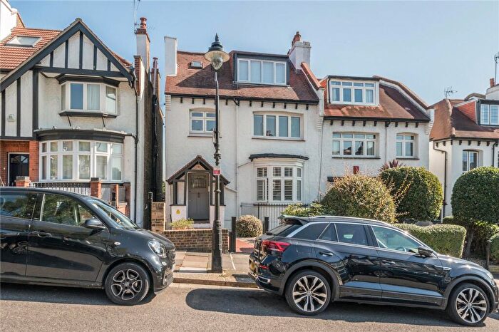 3 Bedroom Apartment For Sale In Linden Road, London, N10