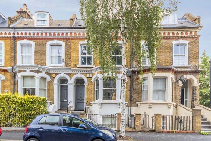 2 Bedroom Flat To Rent In Dalyell Road, London, SW9